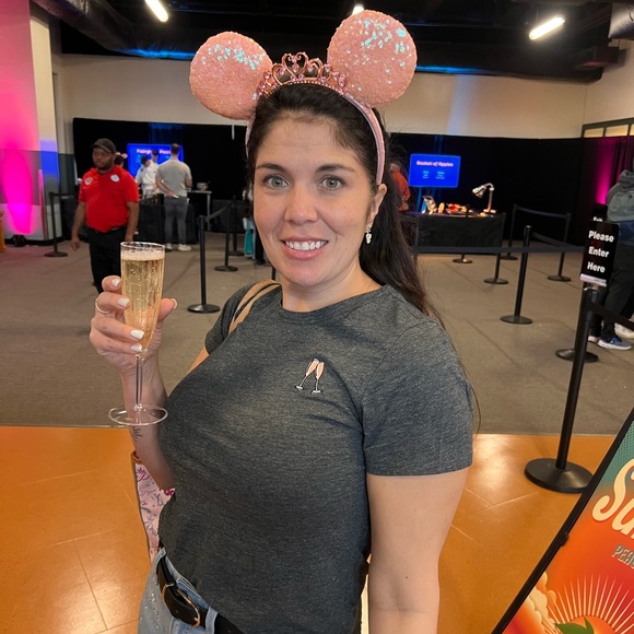 Meet your Posher, Danielle - Picture 2 of 5